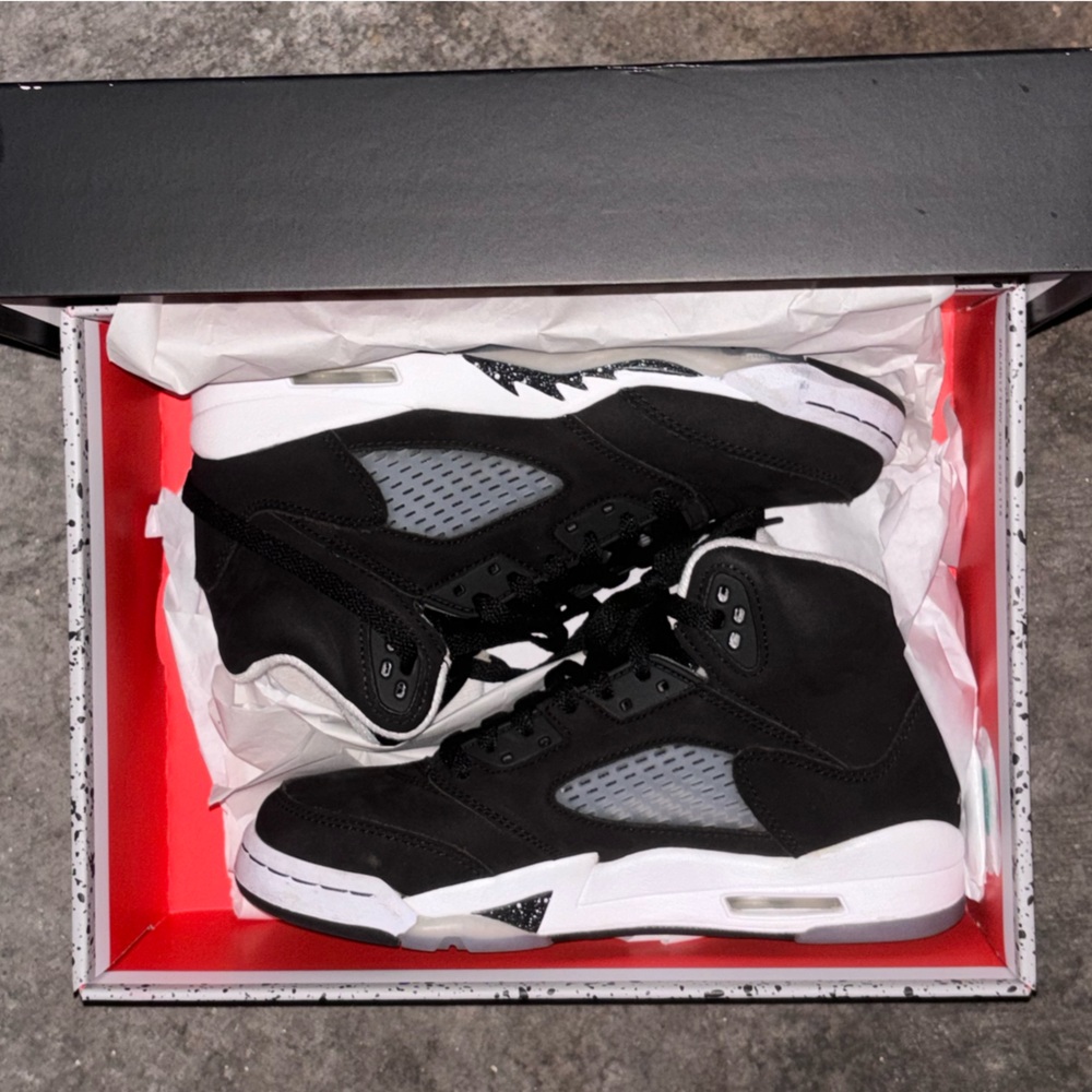 EUC- JORDAN 5s: Retro Moonlight in boys-5y/wmn-7